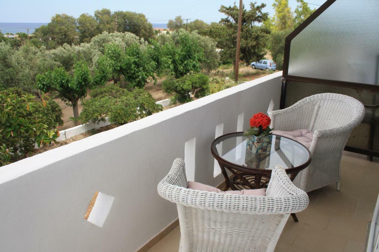 Romantic Apartment Adelianos Kampos Exterior photo